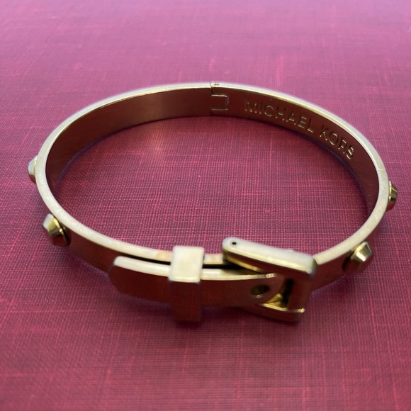 Michael Kors Women’s Gold Tone Astor Belt Motif Hinged Bangle Bracelet - Picture 2 of 8